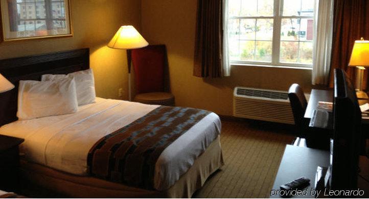Howard Johnson By Wyndham Portsmouth Exteriör bild