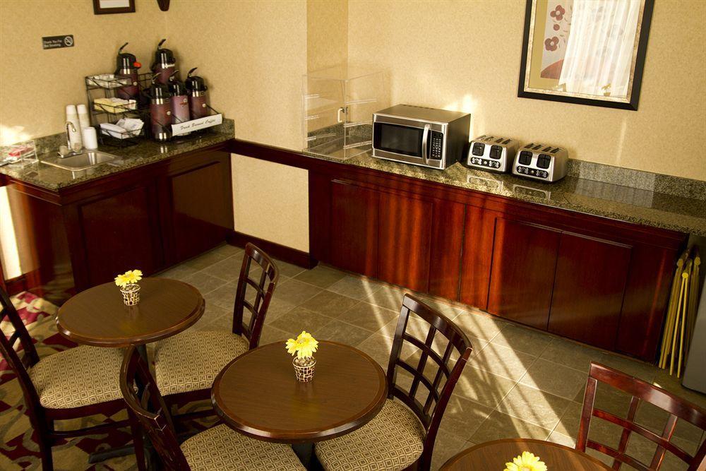 Howard Johnson By Wyndham Portsmouth Restaurang bild