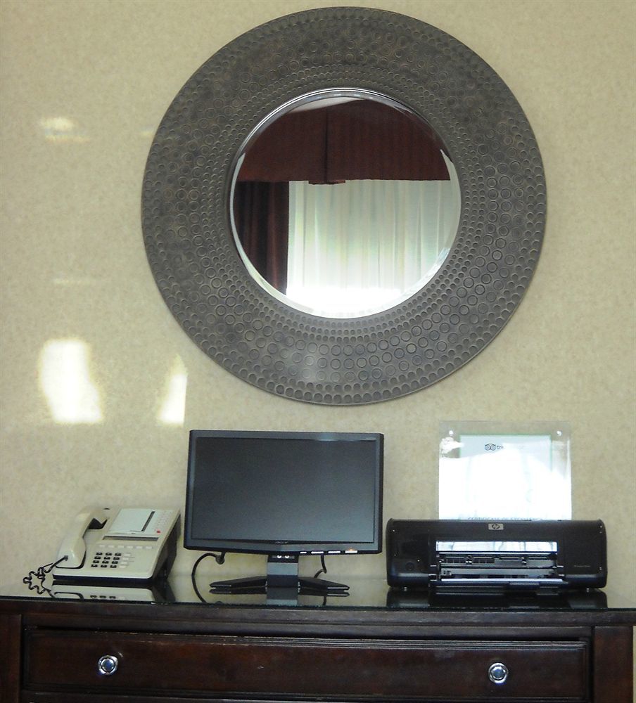 Howard Johnson By Wyndham Portsmouth Exteriör bild