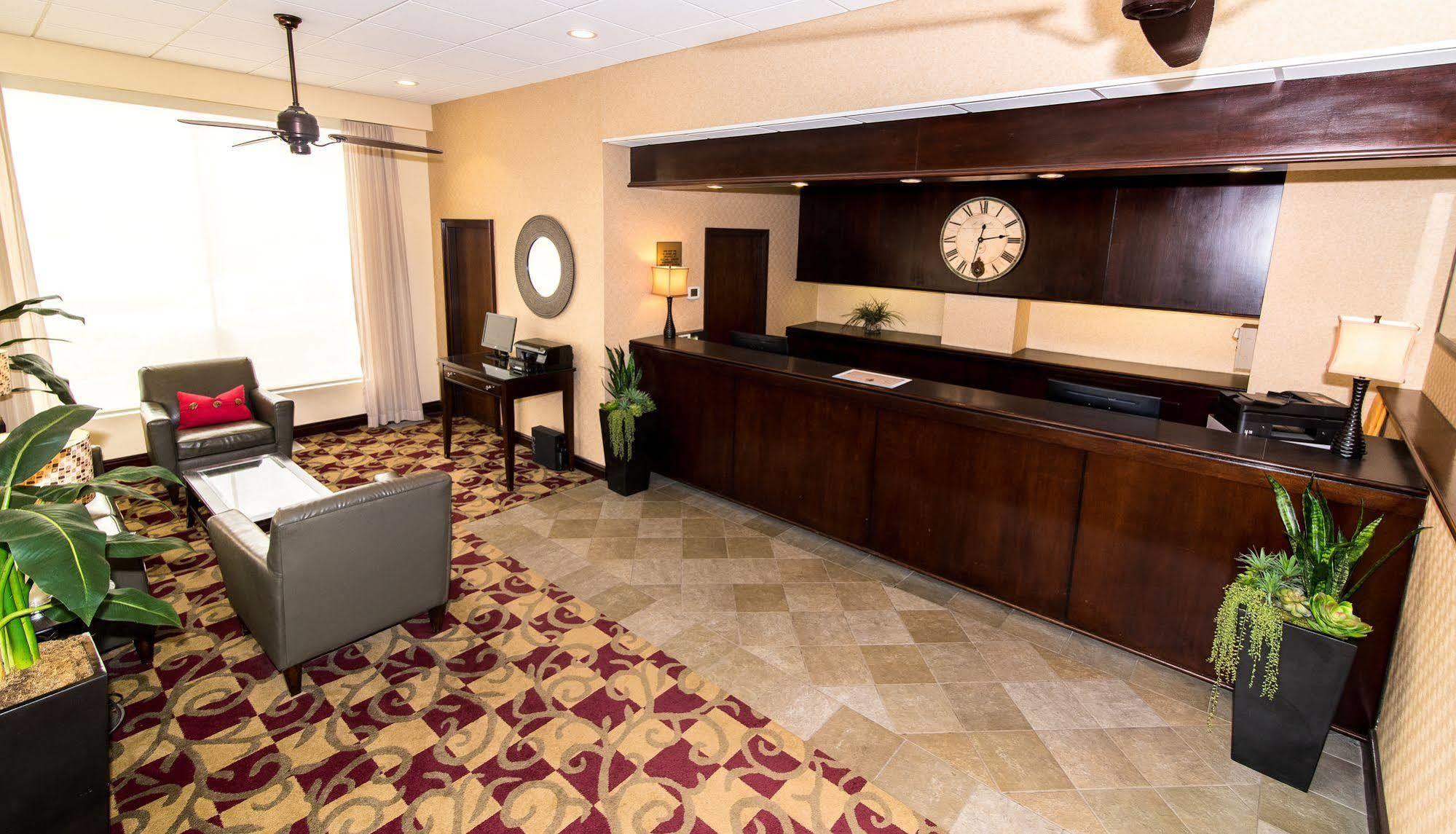 Howard Johnson By Wyndham Portsmouth Exteriör bild
